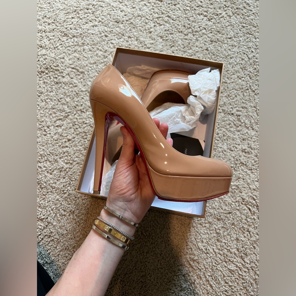 Christian Louboutin Bianca Heels 39 Nude Tan Beige